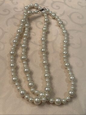 Classic Ivory Pearl Necklace - Elegant Women Jewelry